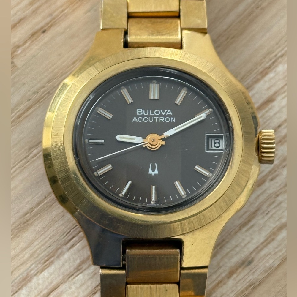 Bulova Accutron Super Rare Ladies Vintage Watch Brown Oval Dial Gold Bracelet